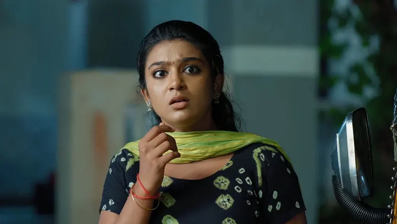 Vijayashanthi and Chiranjeevi Pray at a Dargah Episode 49