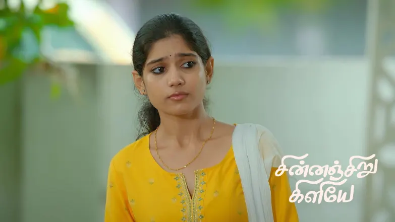 Indhu Helps Chithra to Reach the Exam Center Episode 37