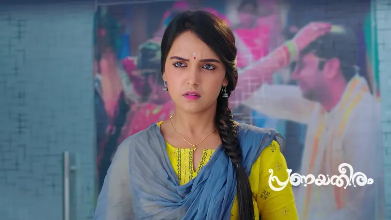 Malavika Learns of Kanakaratnam's Suicide Attempt Episode 44