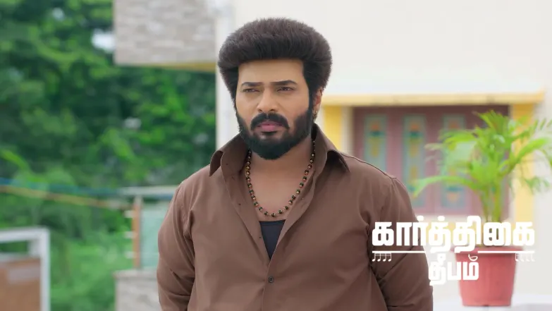 Revathi Spots Kumaran in Kaliamma's House Episode 981