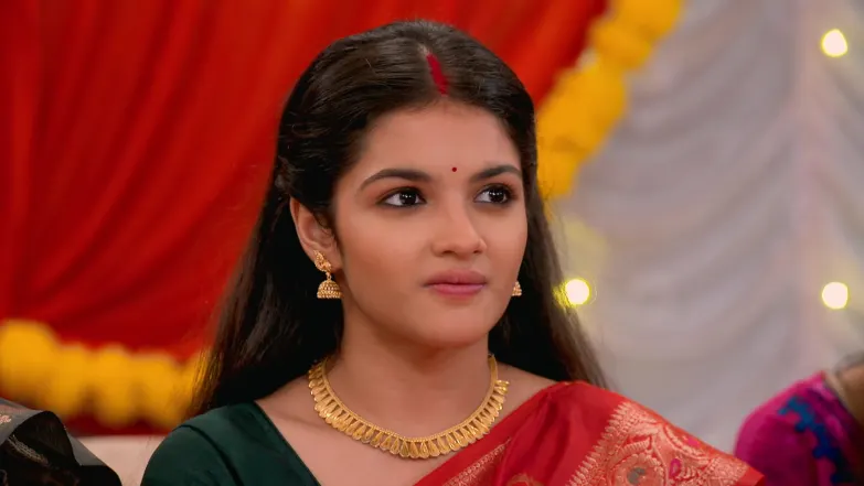 Anubhab Gifts a Saree to Lajbonti Episode 33