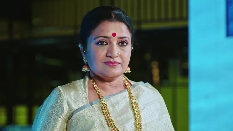 Malavika Plans to Send Sharath-Hitha to Devipura Episode 184