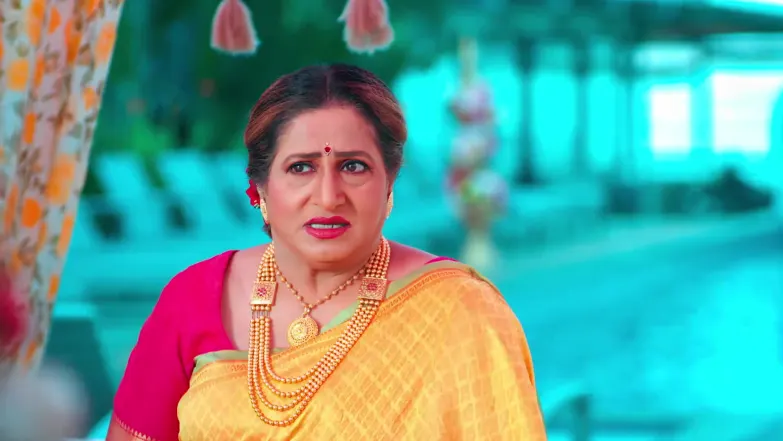 Mallika Seeks Arpita’s Help to Call Off Adhira’s Wedding - Veen Doghatli Hi Tutena 