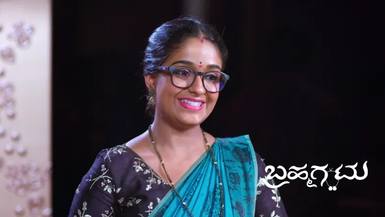 A Competition between Soundharya and Deepa Episode 384