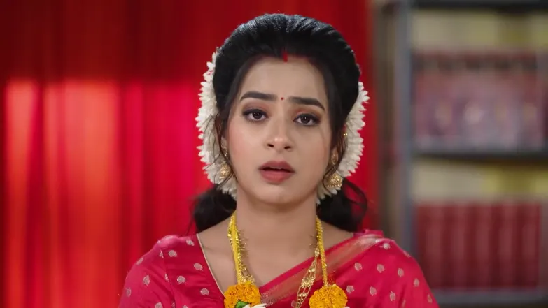 Richa Instigates the Judge - Tuma Bina 