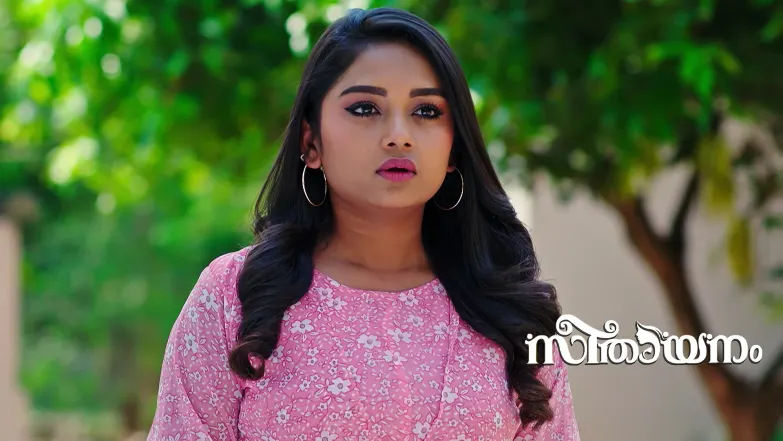 Padma Sees Sreeni Gifting Aadhya Episode 181
