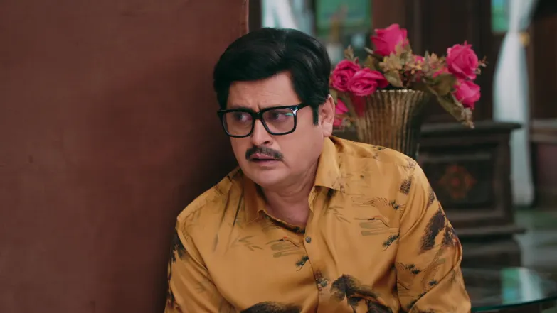 Saxena Enters the Resort in Disguise Episode 32