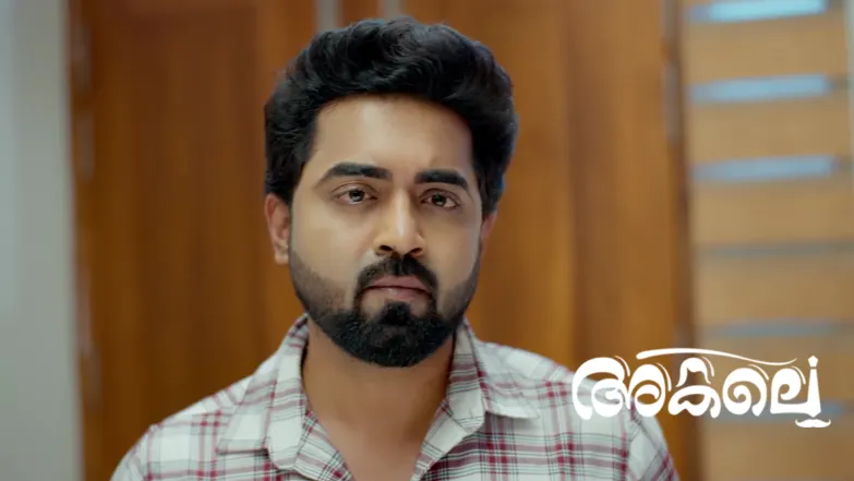 Deepak Clutches Ambika’s Neck Episode 449