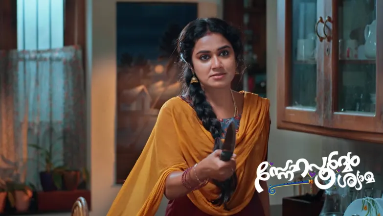 Radhika Threatens Muthassi at Knifepoint Episode 475