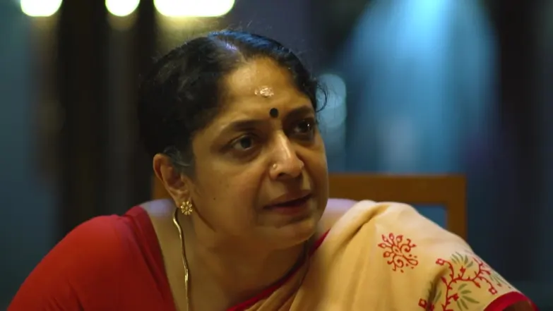 Sharada Lashes Out at Sharika - Kudumbashree Sharada 