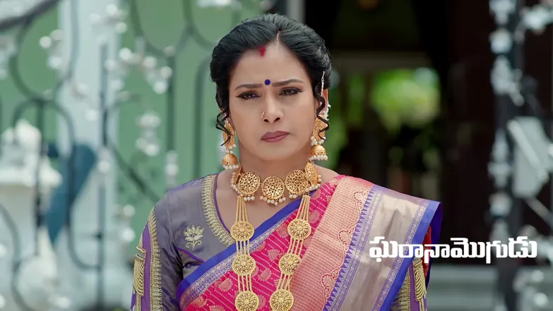 Venkatesh Compels Akhilandeshwari to Clean the Road Episode 269