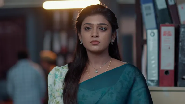 Vijayashanthi Saves Chiranjeevi from being Shot Episode 192