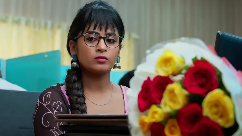 Manisha Follows Lucky Episode 292