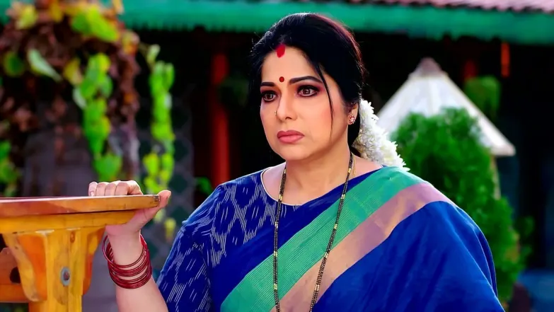 Chaitra Comes across Viraj Episode 13