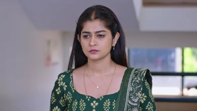 Lakshmi's Friends See Her Nuptial Chain Episode 105