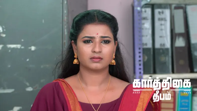 Priya Traps Karthikeyan in the Lift Episode 1195