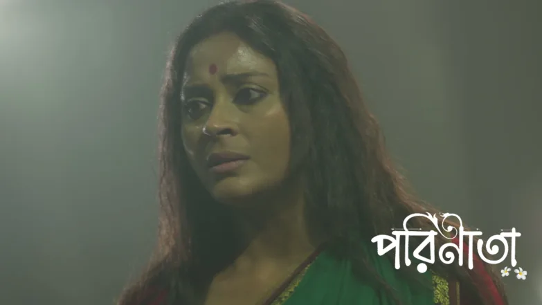 Gayatri Rescues Parul from Danger Episode 595