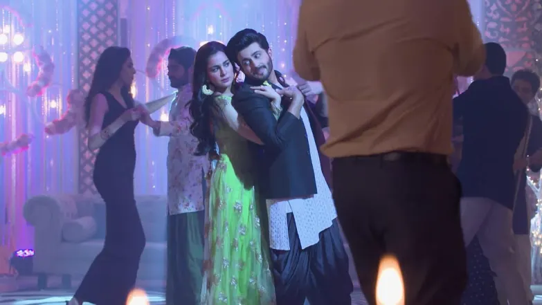 Preeta and Karan's Dance Performance - Kundali Bhagya Moments 
