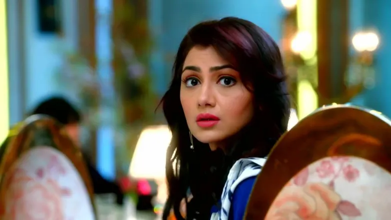 Pragya Looks for Abhi | Kumkum Bhagya 