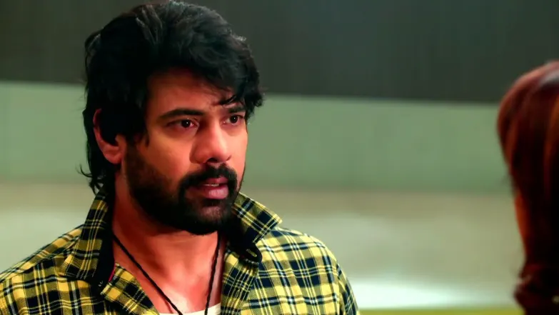 Abhi Is Unable to See Pragya in Trouble | Kumkum Bhagya 
