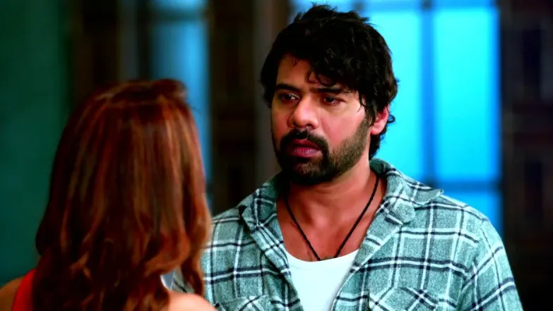 Pragya Treats Abhi as a Stranger | Kumkum Bhagya 