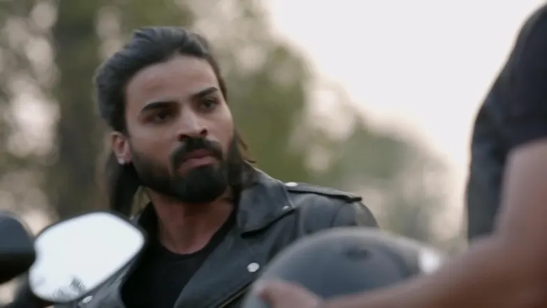 Abhi and Pragya run for their lives - Kumkum Bhagya 