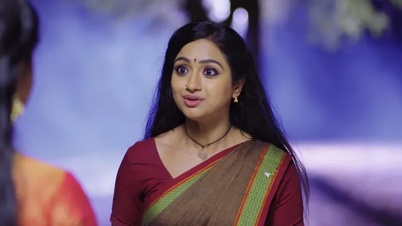 Gayatri’s spirit greets Nayani - Trinayani Episode 19