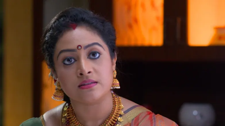 Jayasheelan consoles Priya - Kaiyethum Doorath Episode 23