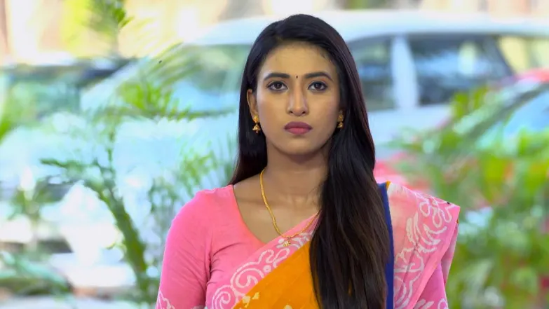 Vasundhara fights for Deepa - Gokulathil Seethai Episode 17