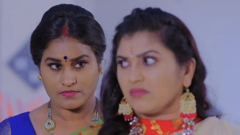 Trinayani takes Vishal to the hospital - Trinayani Episode 13