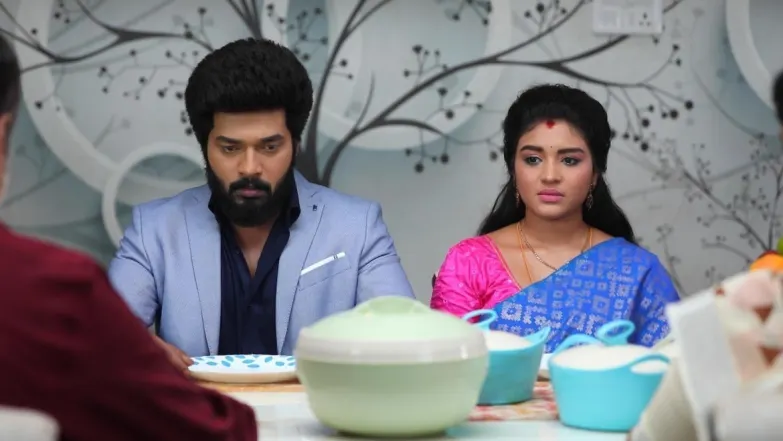 Akhila lashes out at Parvathy - Sembaruthi Episode 739