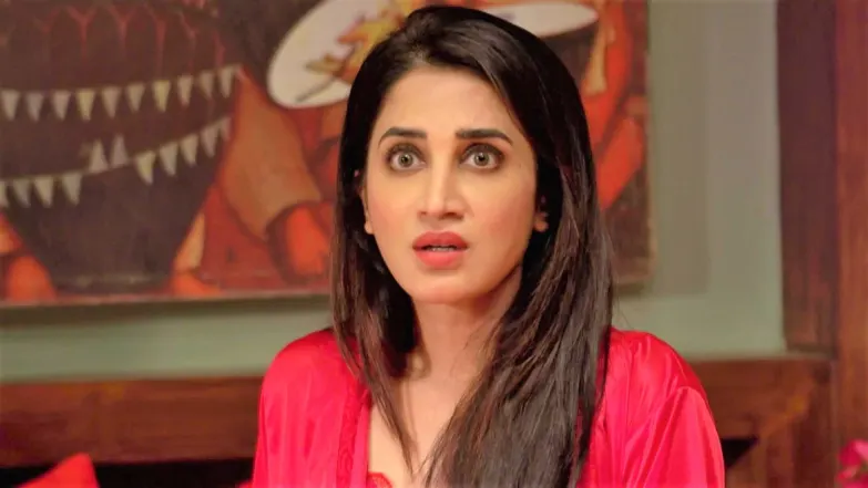 Revati finds a clue about Kareena - Kaay Ghadla Tya Ratri? Episode 10