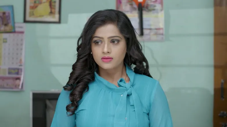 Padma goes to the bank to deposit the cheque - Prema Entha Maduram Episode 6
