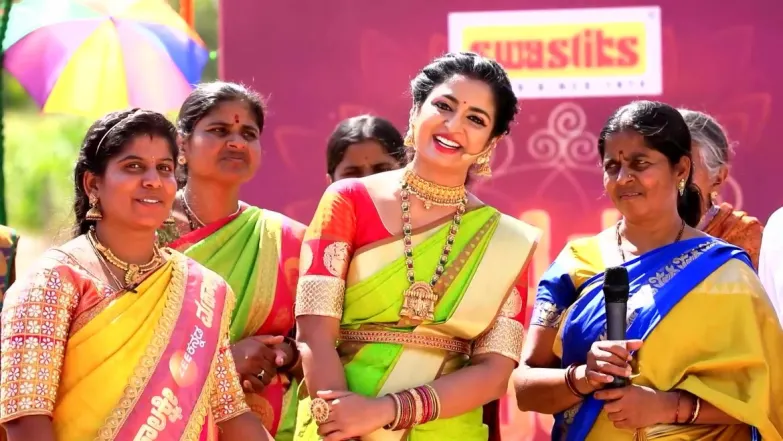 Host Sushma fulfils Sunita's wish - Mane Mane Mahalakshmi Episode 8
