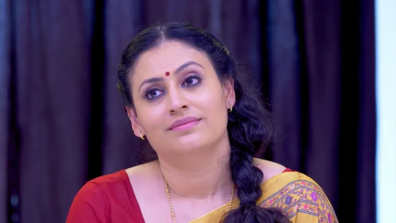 Nila teaches Vimala a lesson - Manmpole Mangalyam Episode 17
