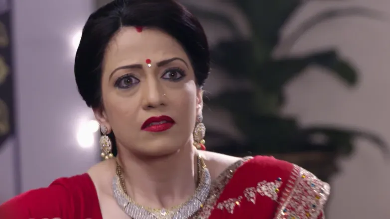 AJ catches Guddan trying to open his locker - Guddan - Tumse Na Ho Paayega Episode 25