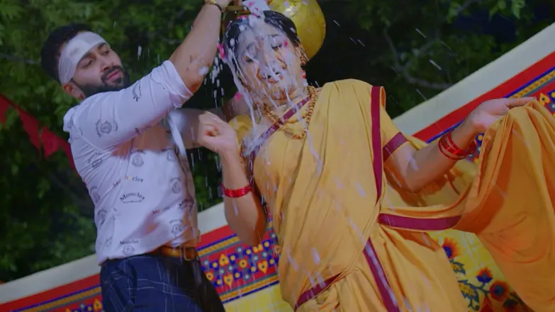 Vishal saves Trinayani from fire - Trinayani Episode 14