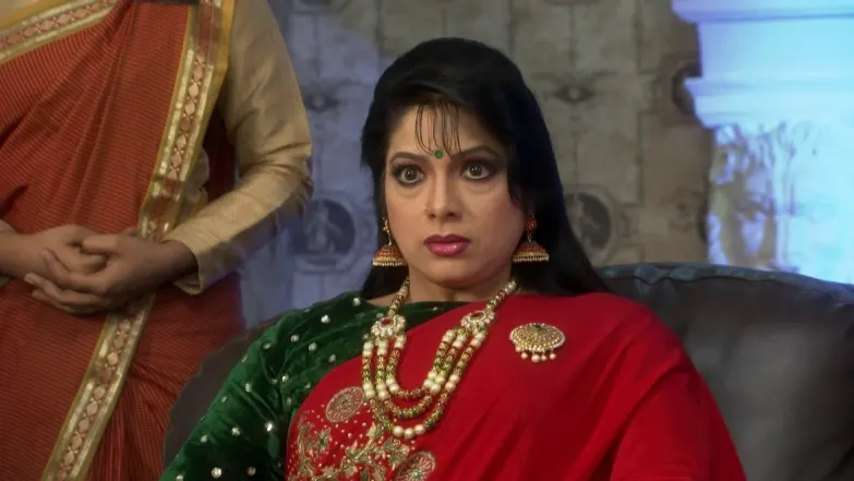 Parvathi leaves the house - Muddha Mandaram Episode 18