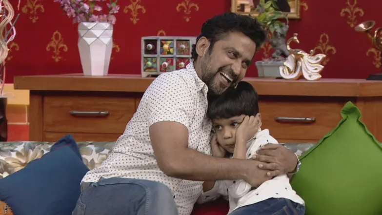 Chinmay Mandlekar-Priyadarshan Jadhav on the show - Alimili Gupchili Episode 1