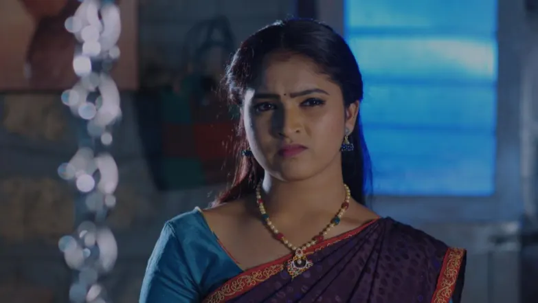 Prabha tears off Chinni’s dress - No.1 Kodalu Episode 24