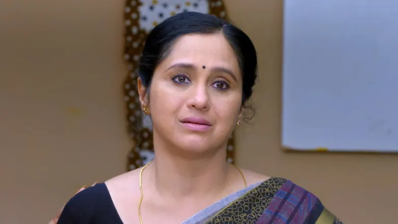 Lakshmi Worries about Trivenkitam Episode 24