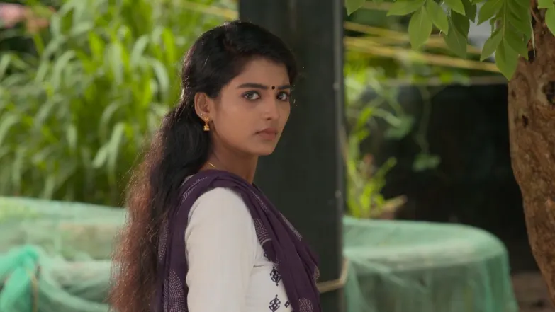 Unni criticises Kanakam - Karthika Deepam Episode 11
