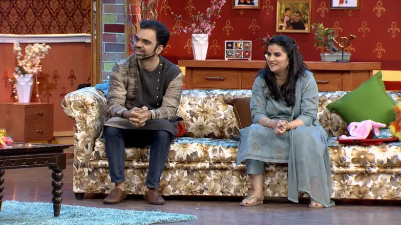 Rahul Deshpande and Vaishali Samant grace the show - Alimili Gupchili Episode 4