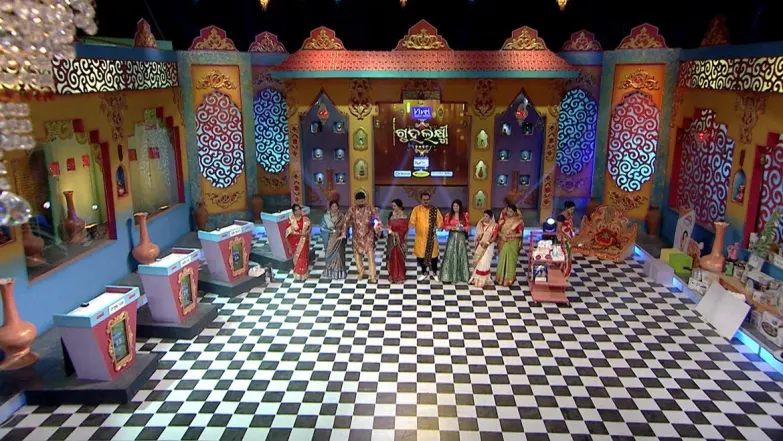 Ratnamani's excellent performance - Gruhalaxmi Episode 15