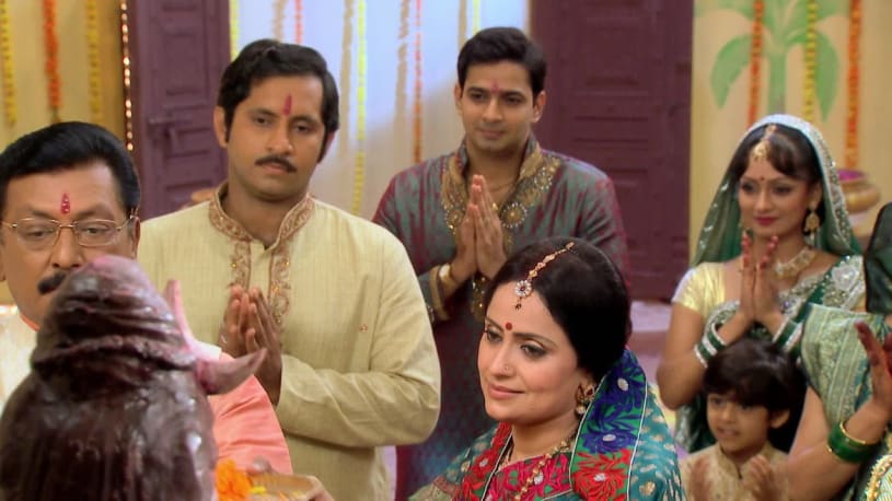 Watch Sapne Suhane Ladakpan Ke Jul 8 2012 Full Episode Online In Hd Zee5 In Rachna, will start shivering badly because of the cold, so she drinks a bottle of brandy which kabir gets for her and she. zee5