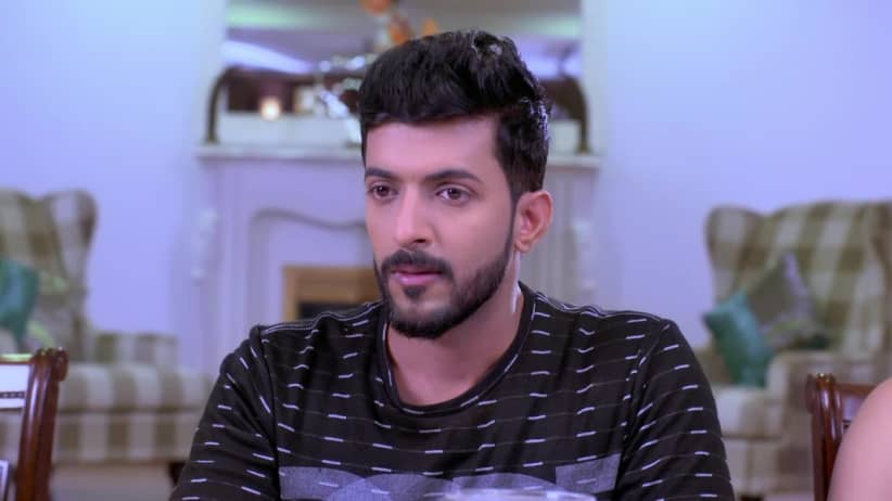 Aditya Requests Akhila to Give Paarvathi a Job - Paaru
