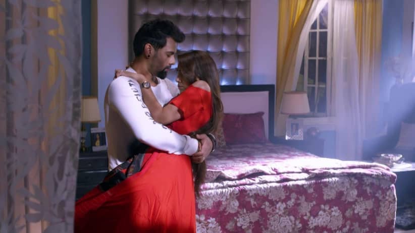Abhi tries to convince Pragya - Kumkum Bhagya Highlights