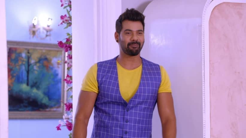 Abhi decides to surprise Riya on her birthday - Kumkum Bhagya