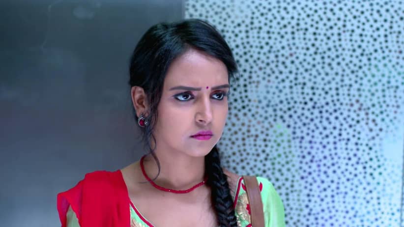Vikrant proposes to Aarati - Gattimela