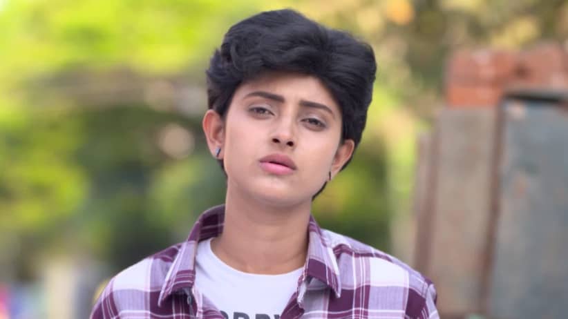 Sathya Saves Prabhu from a Goon - Sathya